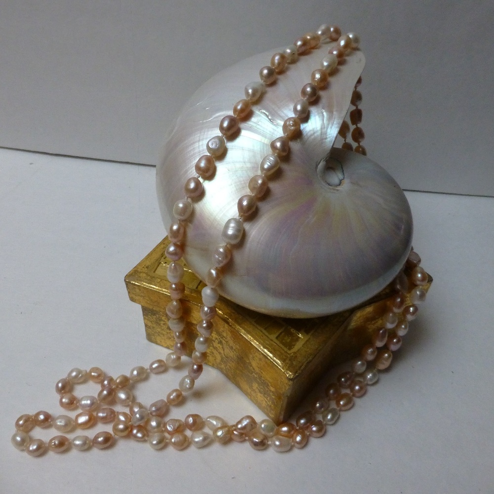 PEARLS for 2026. 62inches of Uptown dancing fool swinging baroque party pearls